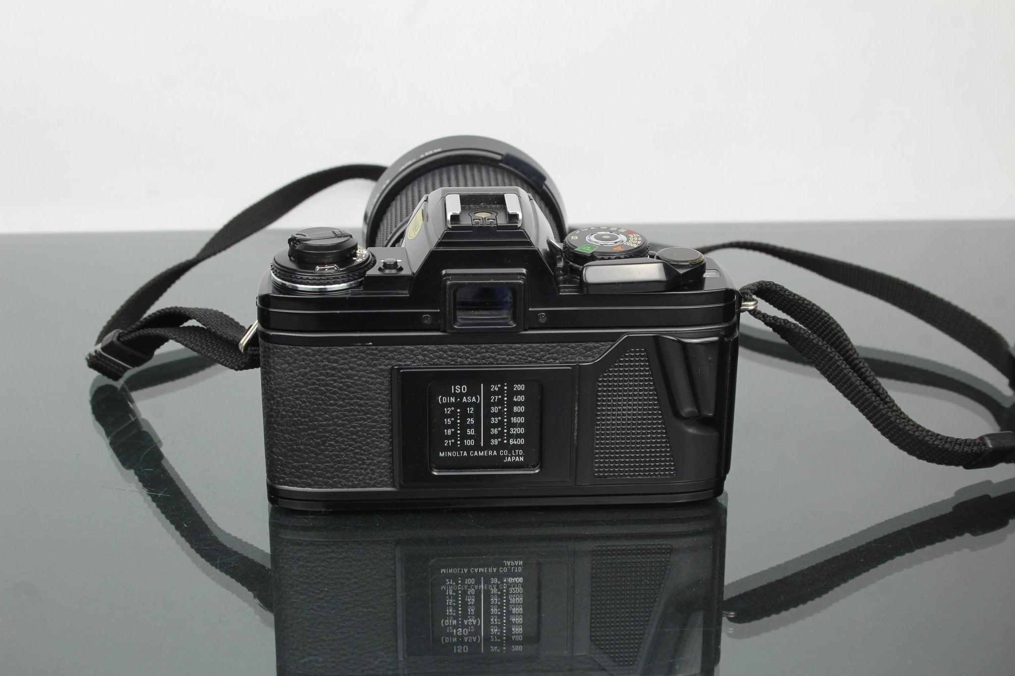 Minolta X-700 + MD 28-85mm f/3.5-4.5 Minolta lens – Dutch|Thrift