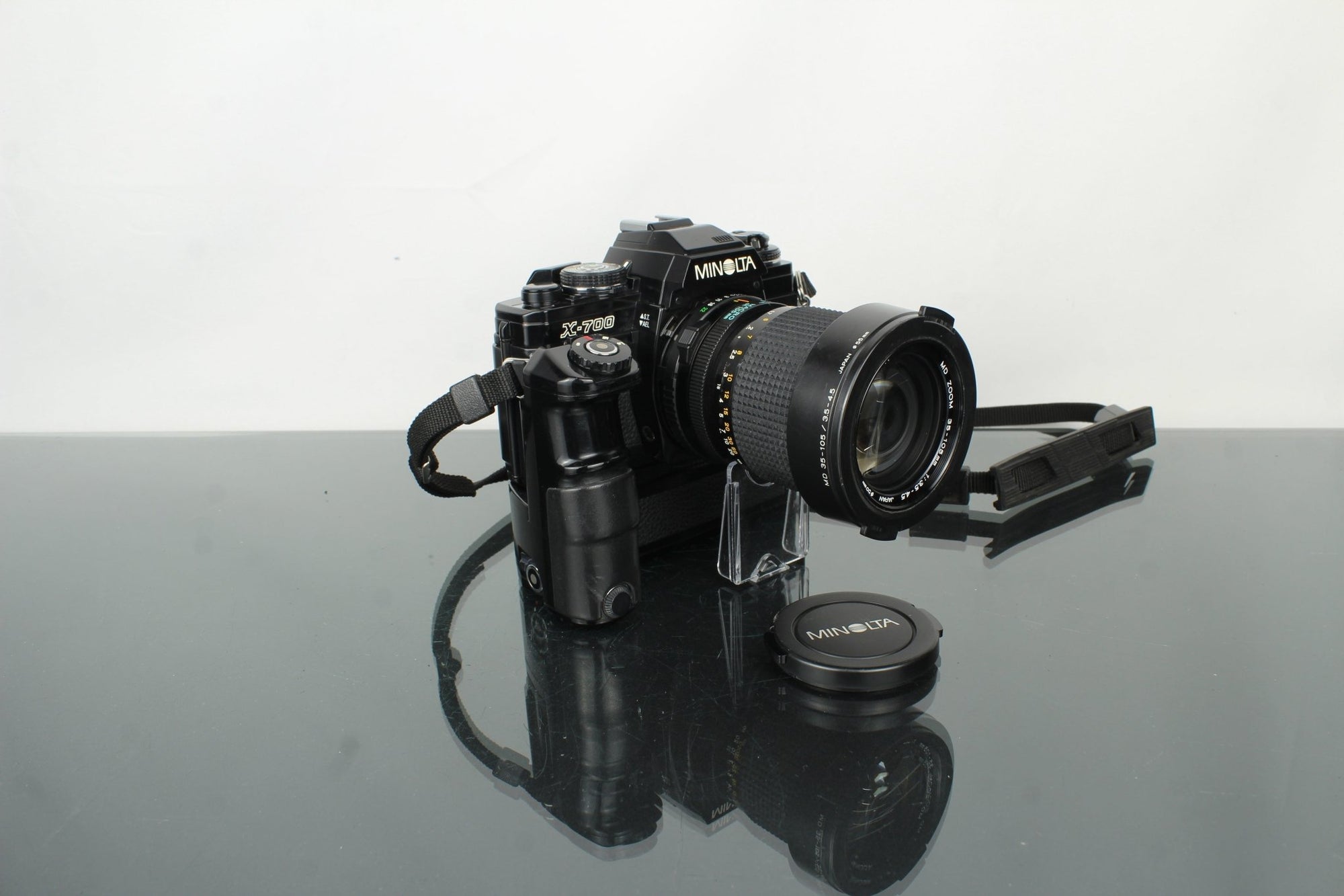 Minolta X - 700 + Minolta MD Zoom 35 - 105mm 1:3.5 - 4.5 lens - Dutch|Thrift