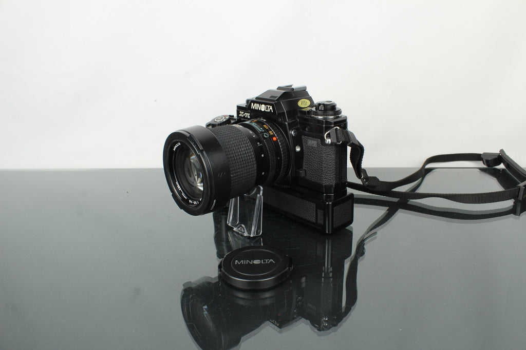 Minolta X - 700 + Minolta MD Zoom 35 - 105mm 1:3.5 - 4.5 lens - Dutch|Thrift