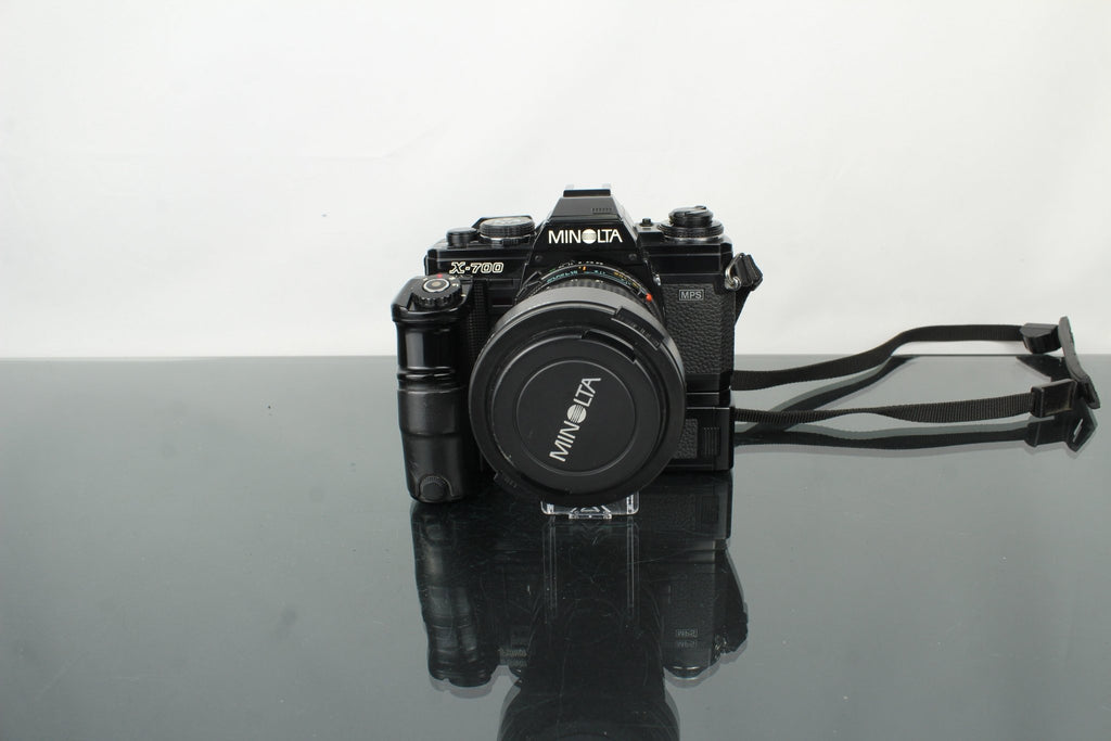 Minolta X - 700 + Minolta MD Zoom 35 - 105mm 1:3.5 - 4.5 lens - Dutch|Thrift
