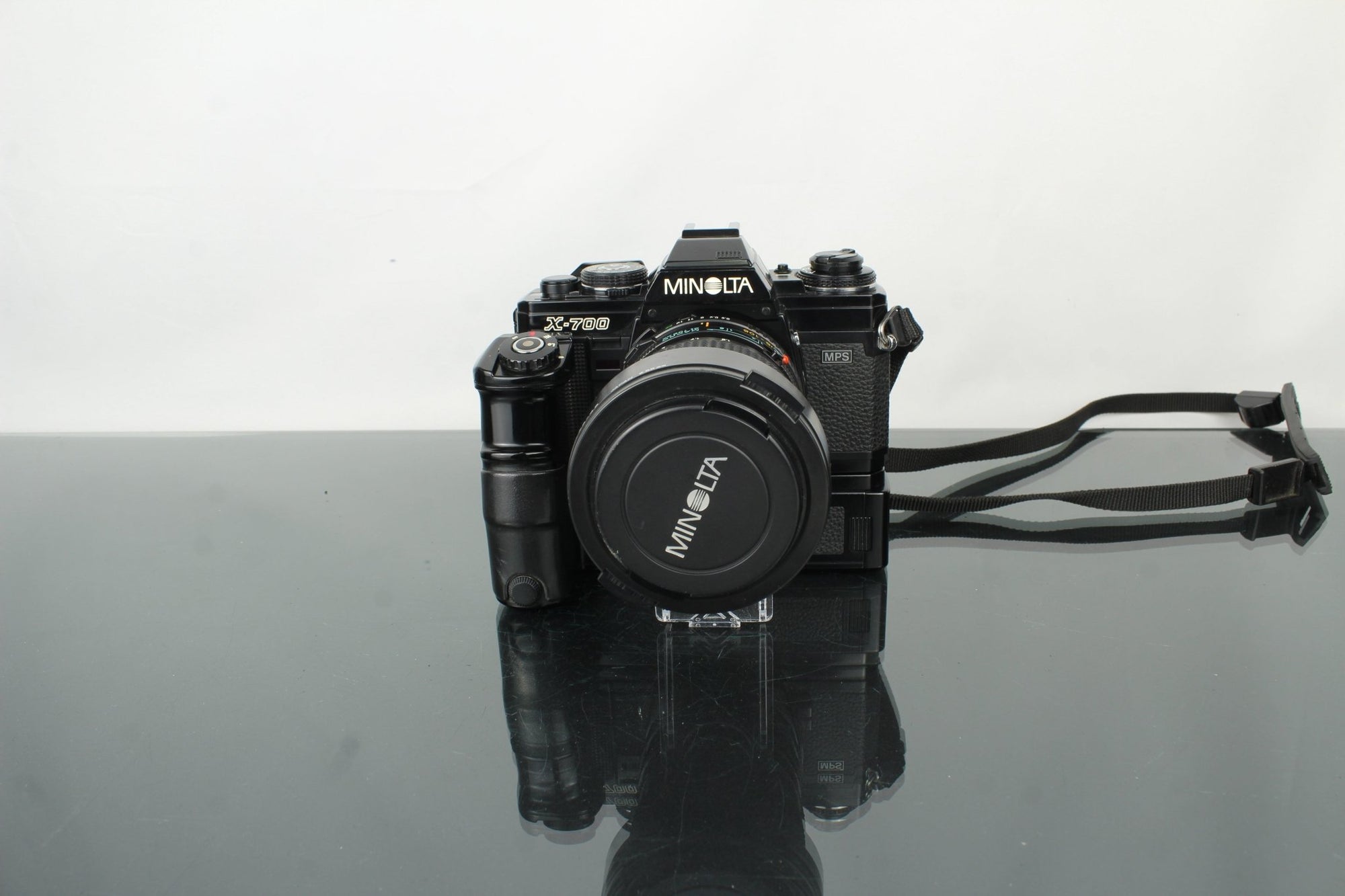 Minolta X - 700 + Minolta MD Zoom 35 - 105mm 1:3.5 - 4.5 lens - Dutch|Thrift