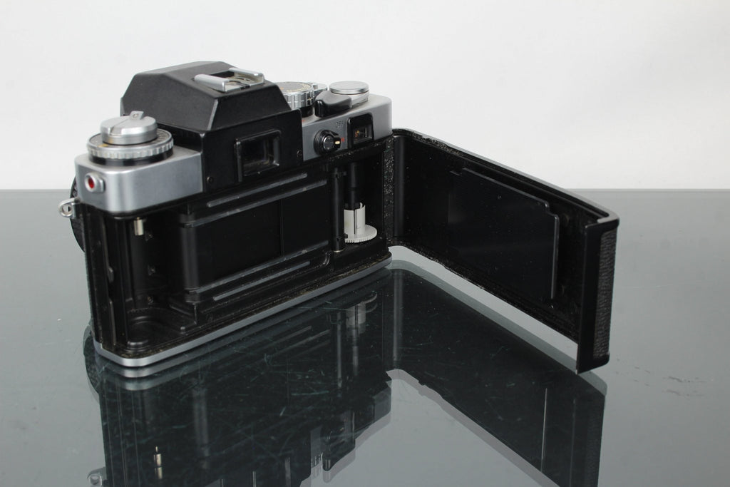 Minolta XE - 5 + 50mm 1.7 Minolta MD lens - Dutch|Thrift