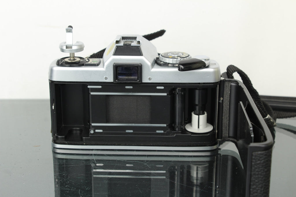 Minolta XG 1 + 50mm 1.7 Minolta MD lens - Dutch|Thrift