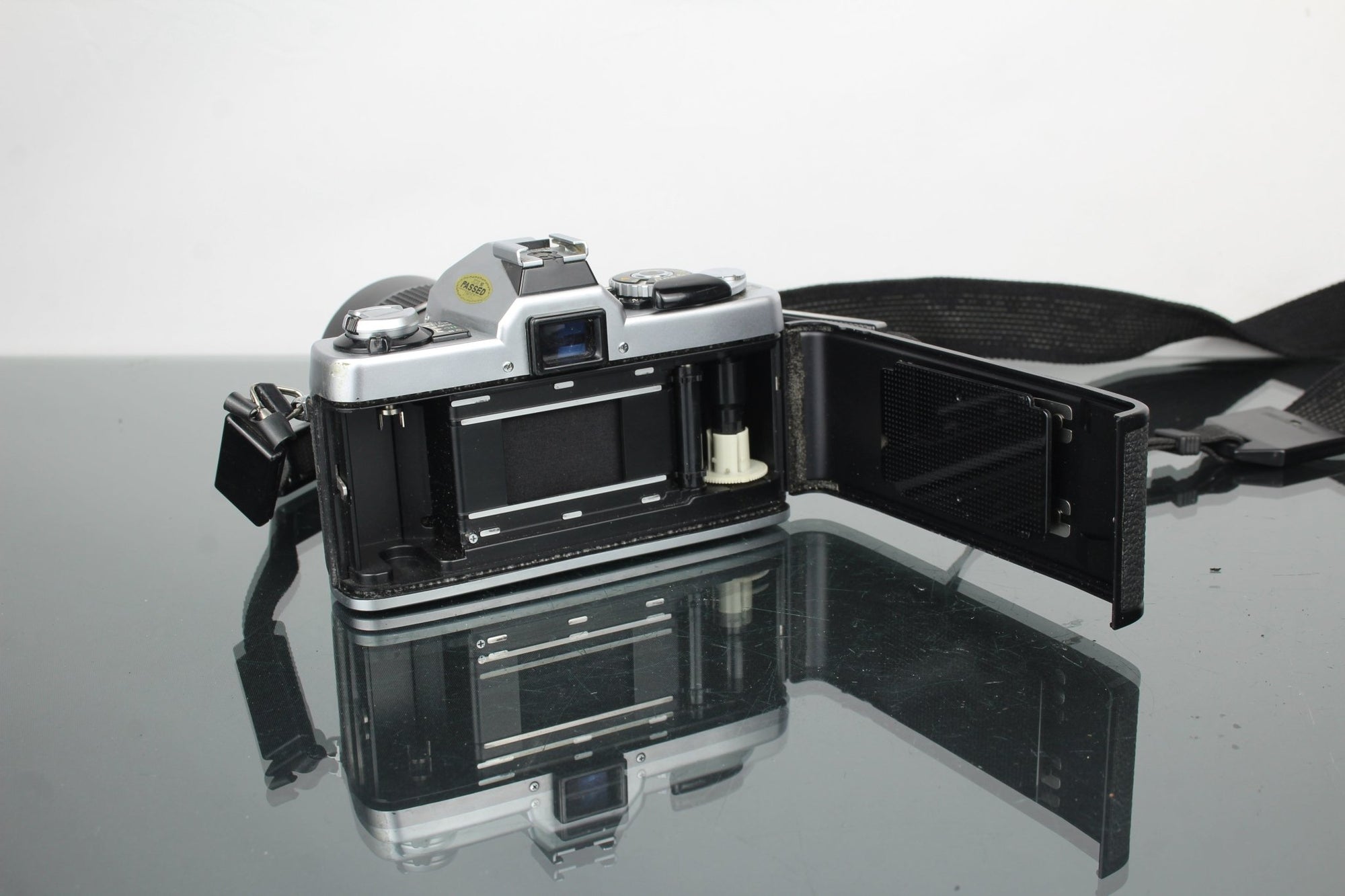 Minolta XG 1 + Vivitar 135mm f/2.8 lens - Dutch|Thrift