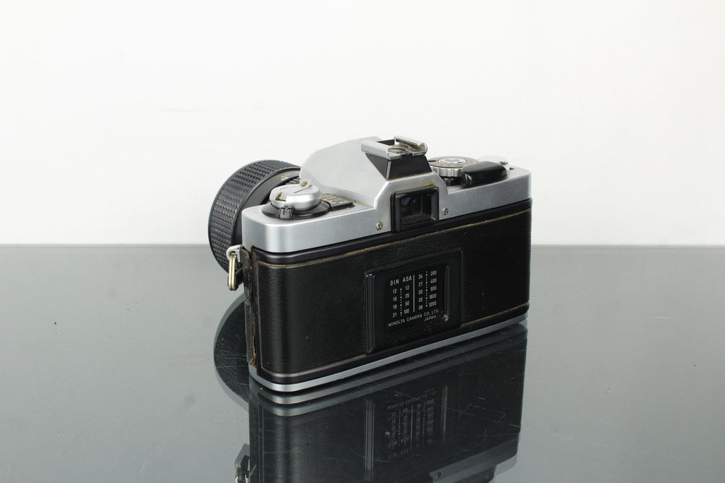 Minolta XG 9 + Minolta MD 28 - 70mm 1:3.5 - 4.8 lens - Dutch|Thrift