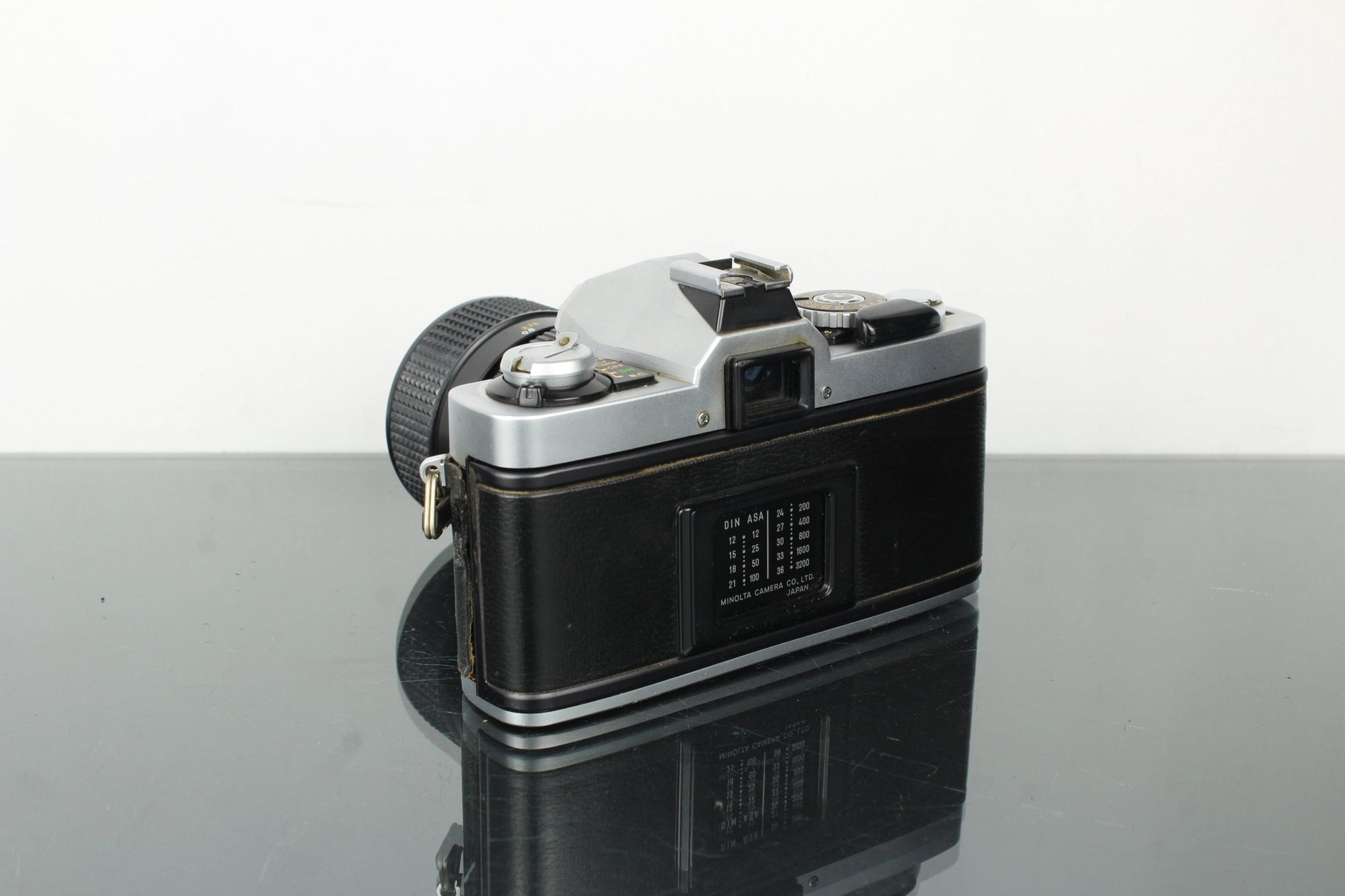 Minolta XG 9 + Minolta MD 28 - 70mm 1:3.5 - 4.8 lens - Dutch|Thrift