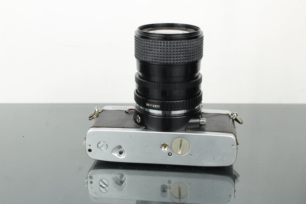 Minolta XG 9 + Minolta MD 28 - 70mm 1:3.5 - 4.8 lens - Dutch|Thrift