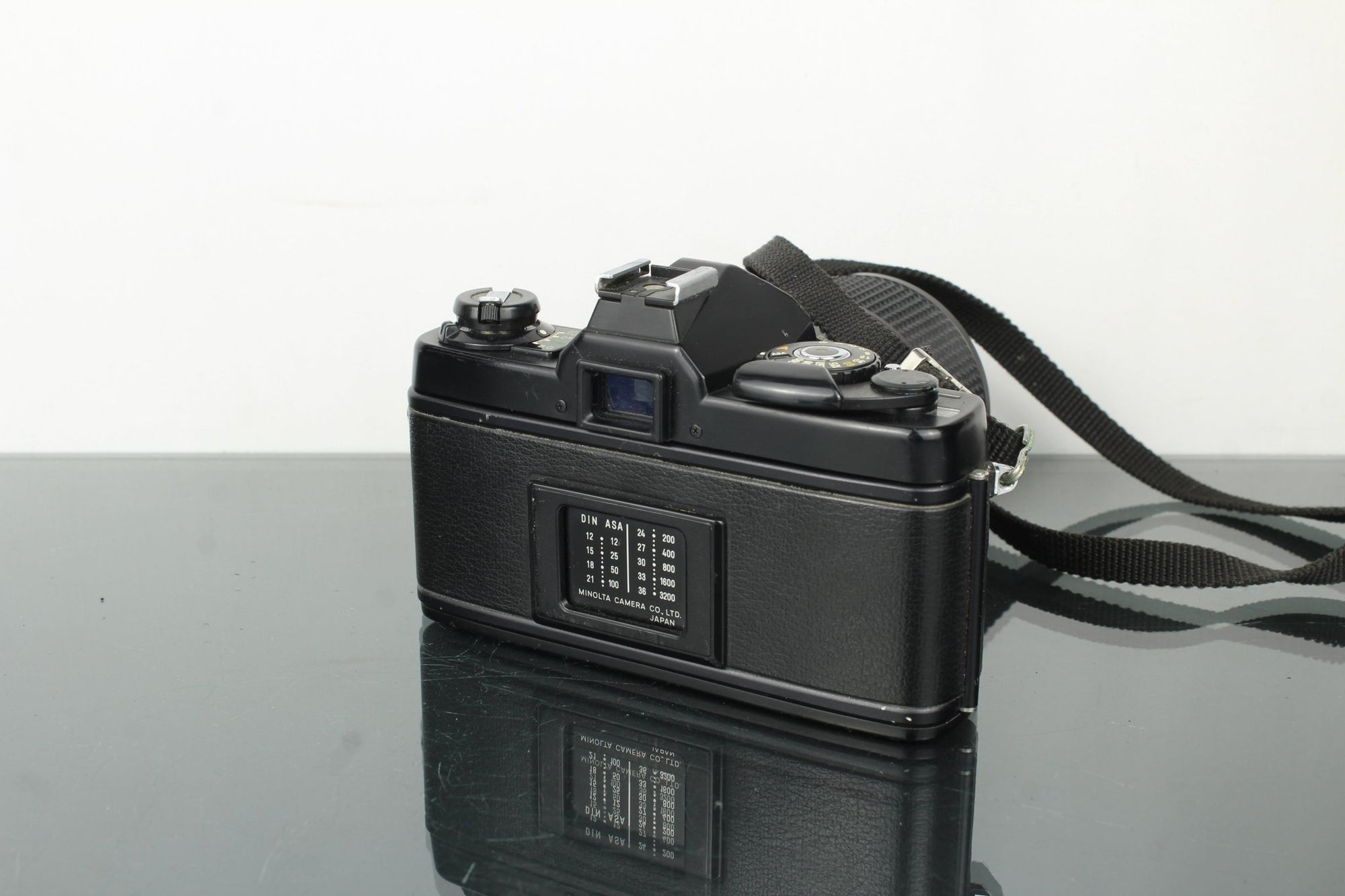 Minolta XG - E + Minolta MD 35 - 70mm 1:3.5 lens - Dutch|Thrift