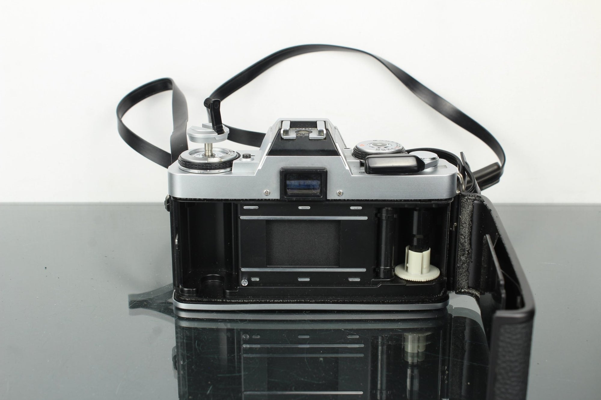 Minolta XG - M + 45mm 1:2 Minolta MD lens - Dutch|Thrift