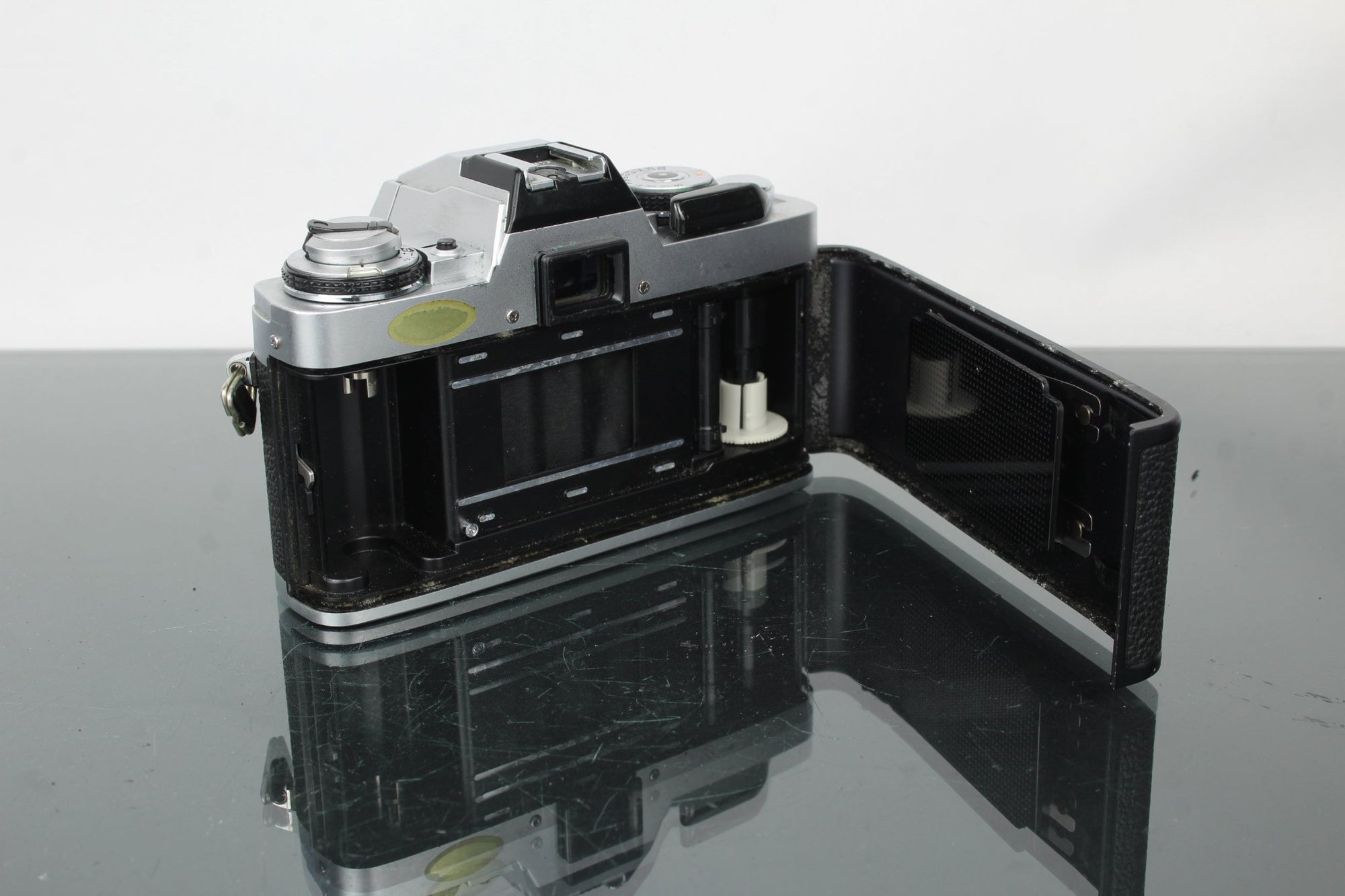 Minolta XG - M + 50mm 1:2 Minolta MD lens - Dutch|Thrift