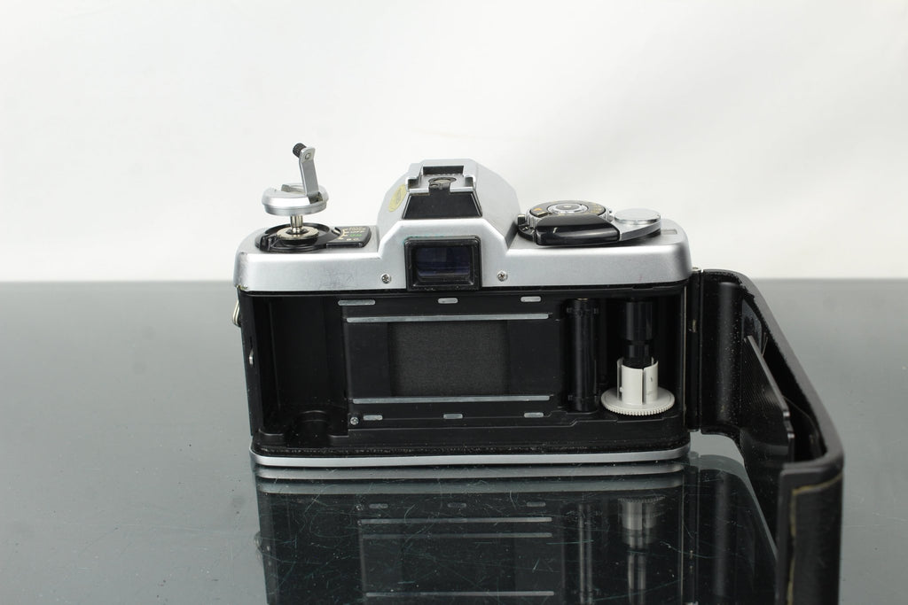 Minolta XG1 + 50mm 1.7 Minolta MD lens - Dutch|Thrift