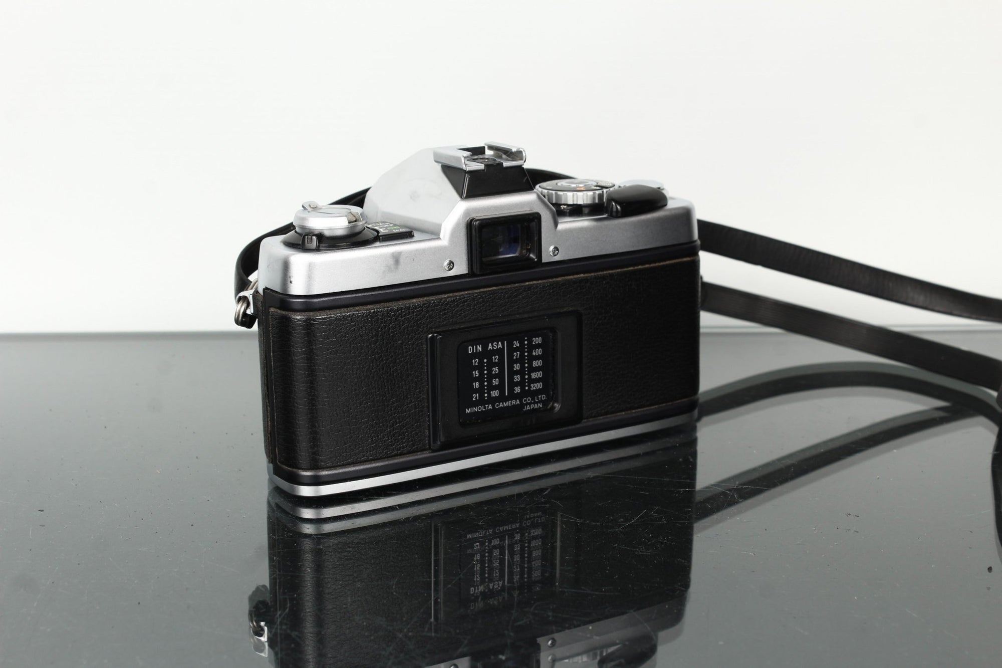 Minolta XG2 + Minolta MD 28mm f/3.5 - Dutch|Thrift