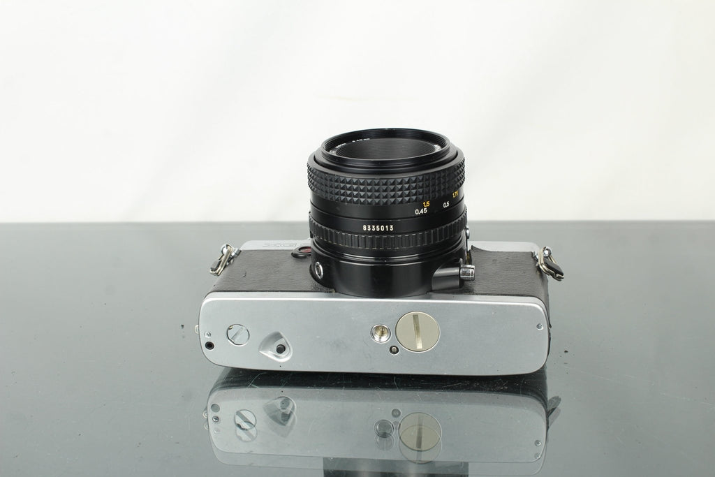 Minolta XG9 + 50mm 1.7 Minolta MD lens - Dutch|Thrift