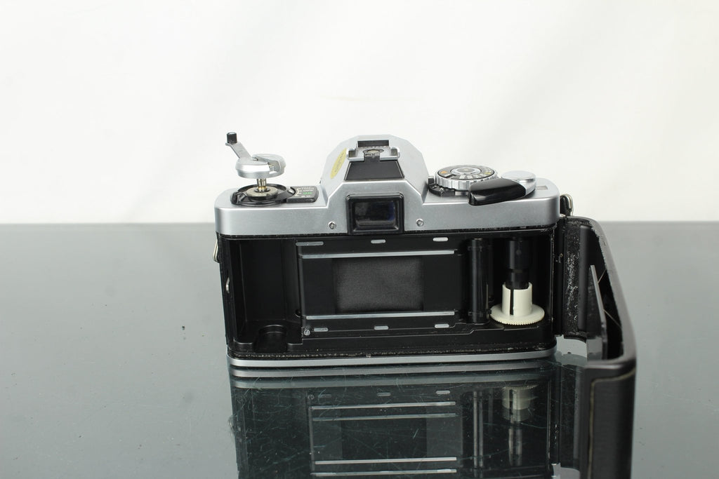 Minolta XG9 + 50mm 1.7 Minolta MD lens - Dutch|Thrift