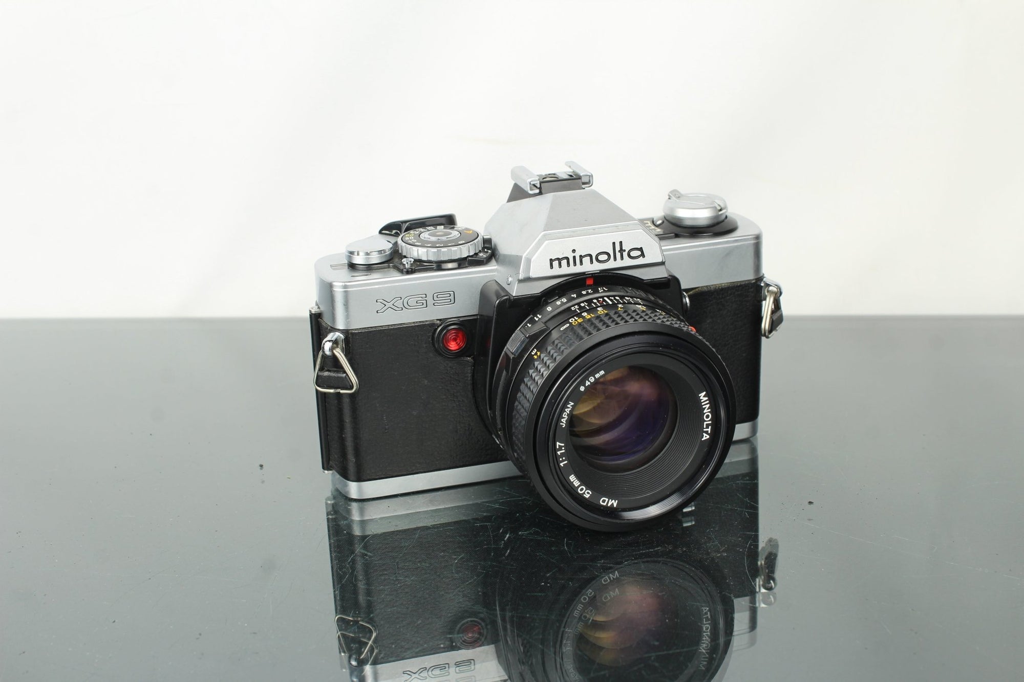 Minolta XG9 + 50mm 1.7 Minolta MD lens - Dutch|Thrift