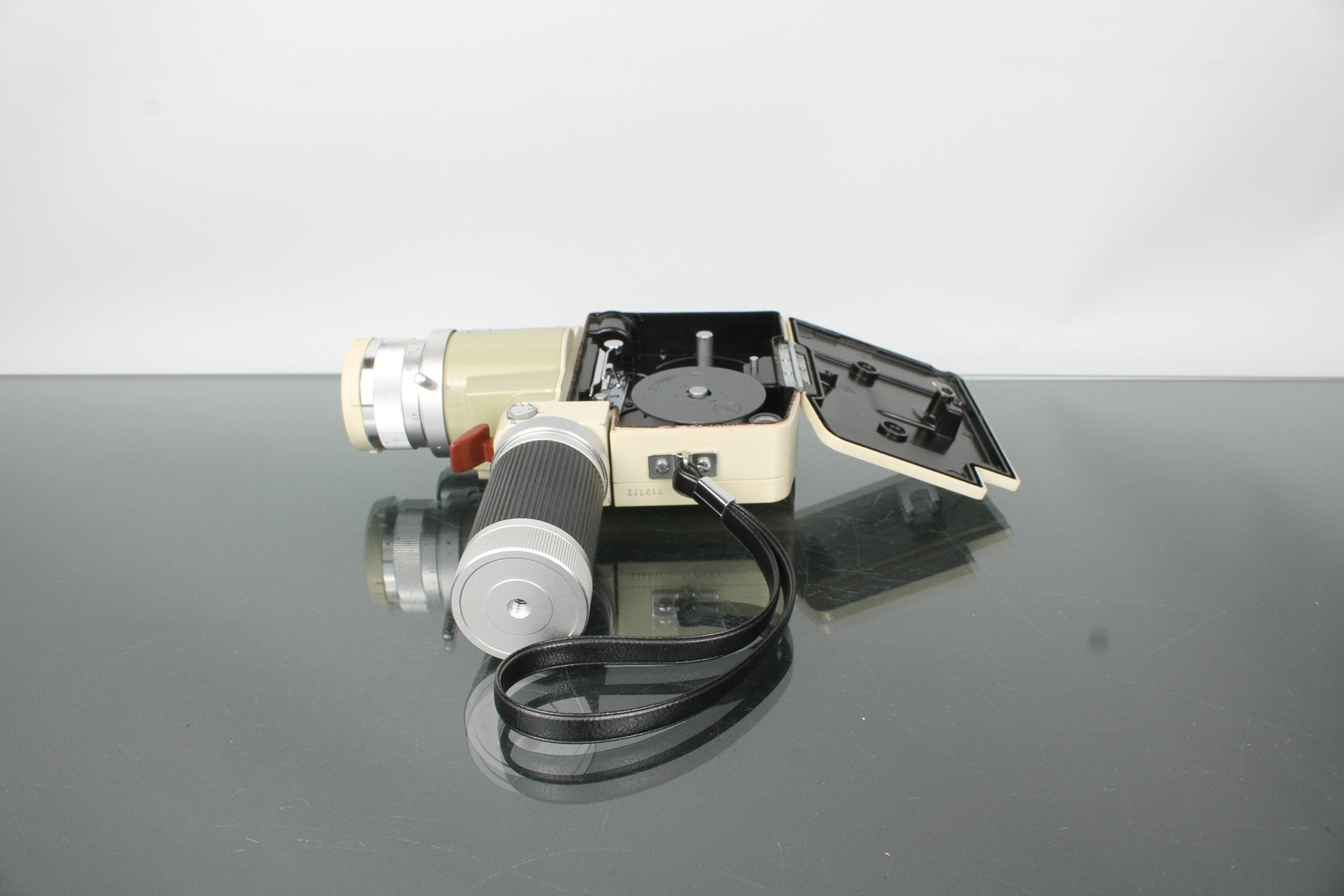 Minolta Zoom 8 Vintage 8mm Film Cine Camera Kit – Dutch|Thrift