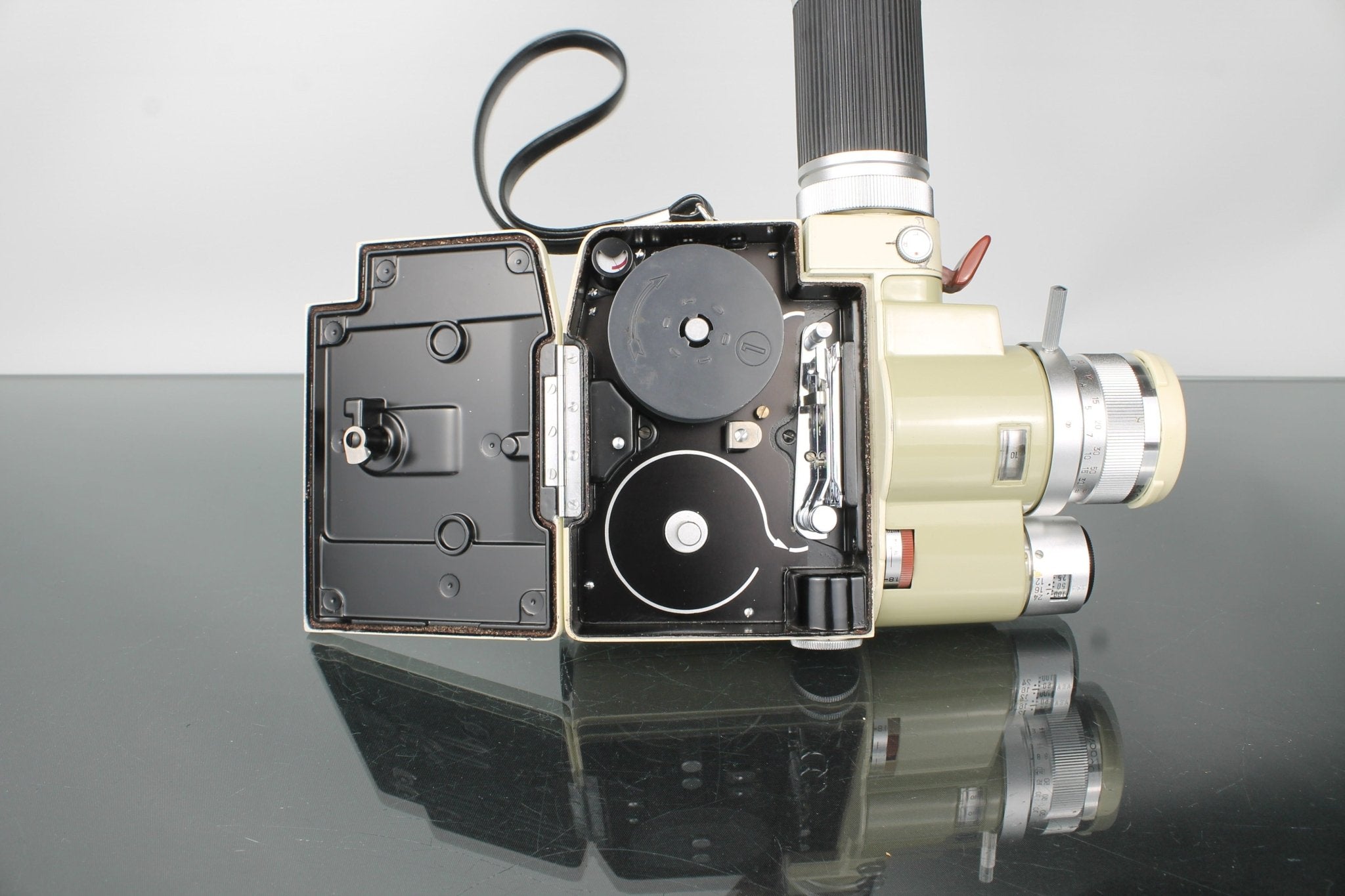 Minolta Zoom 8 Vintage 8mm Film Cine Camera Kit – Dutch|Thrift