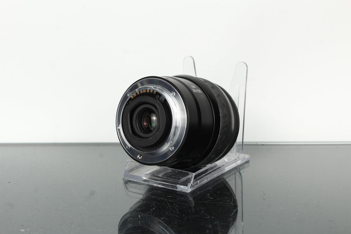 Minolta Zoom XI AF 28-105mm Lens - Versatile A-mount – Dutch|Thrift