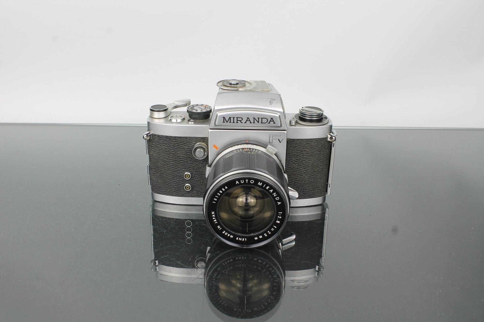 Miranda T + Auto Miranda 25mm f/2.8 - Dutch|Thrift