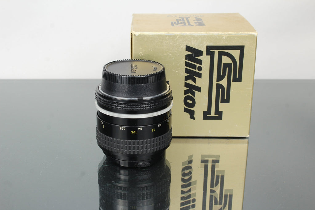 Nikkor F 35mm f/2 Nikon F - Mount - Dutch|Thrift
