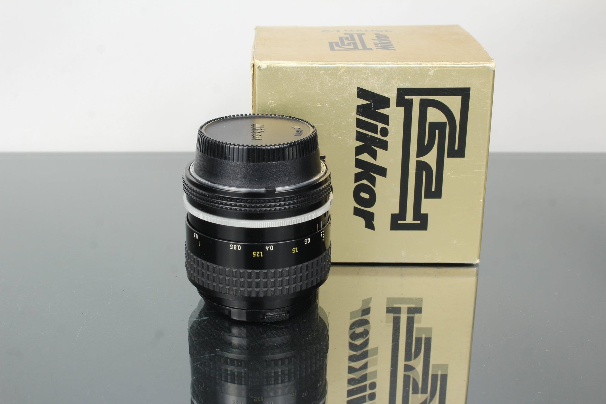 Nikkor F 35mm f/2 Nikon F - Mount - Dutch|Thrift