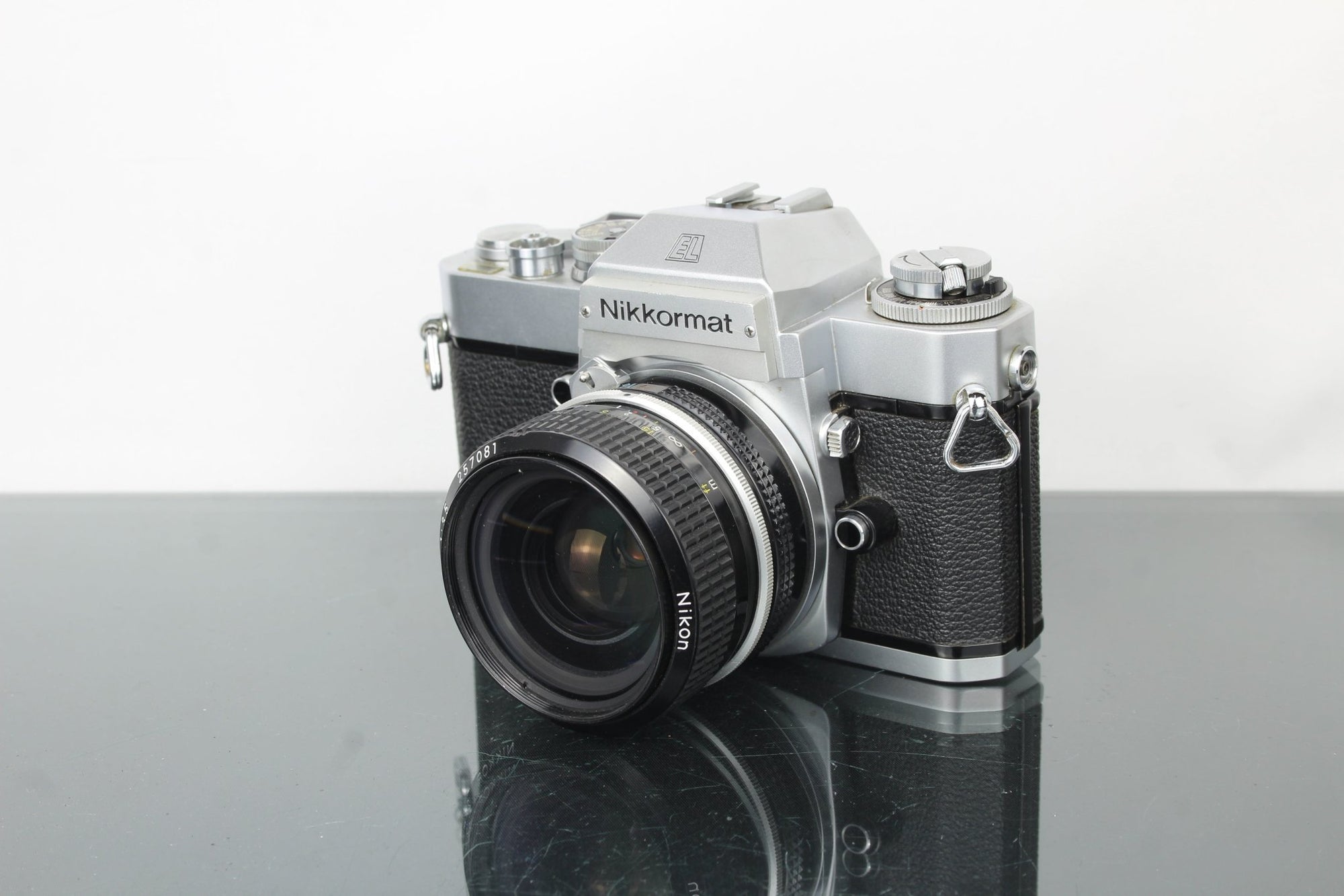 Nikkormat EL + 28mm 1:3.5 Nikkor lens - Dutch|Thrift