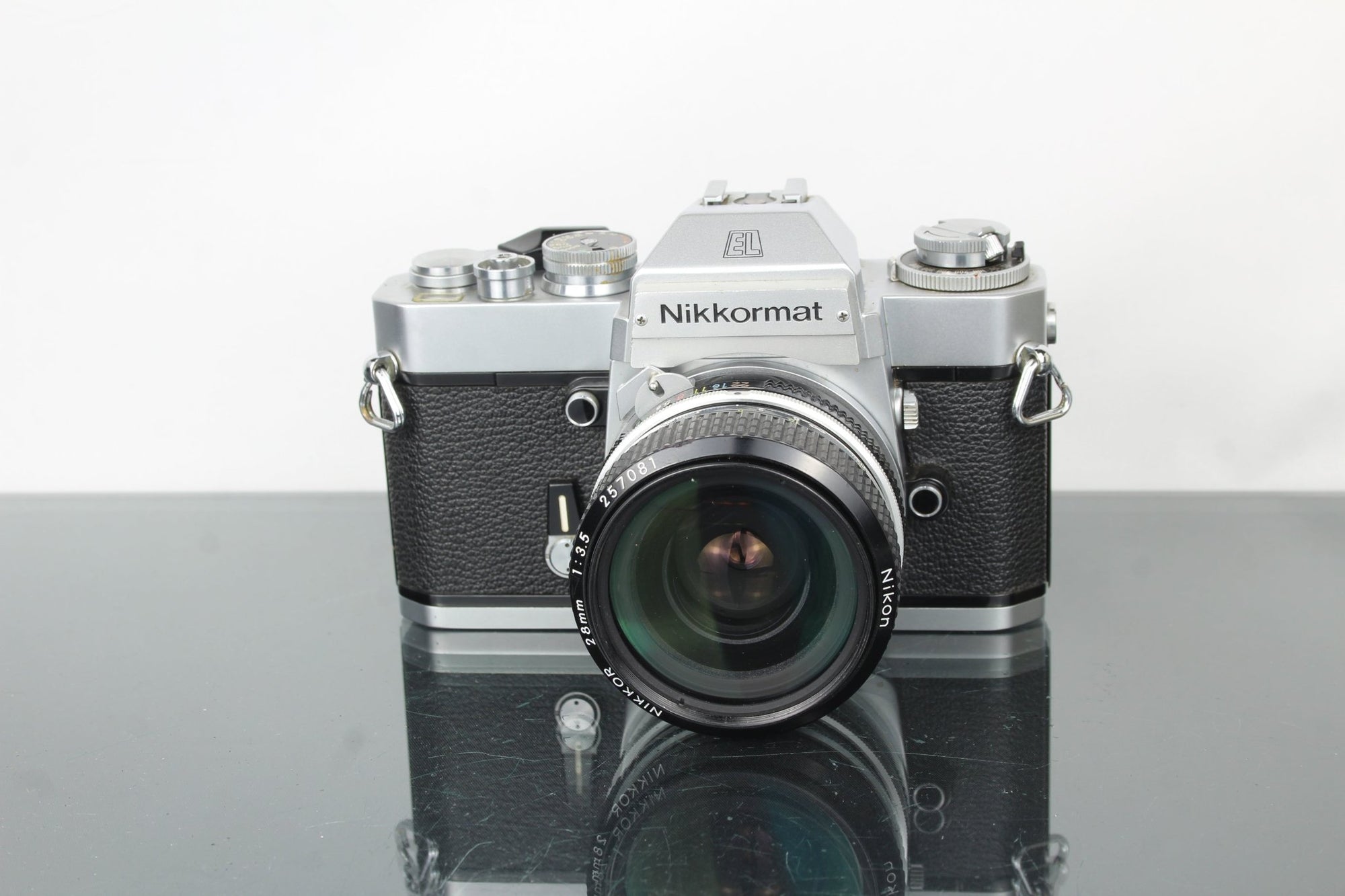 Nikkormat EL + 28mm 1:3.5 Nikkor lens - Dutch|Thrift