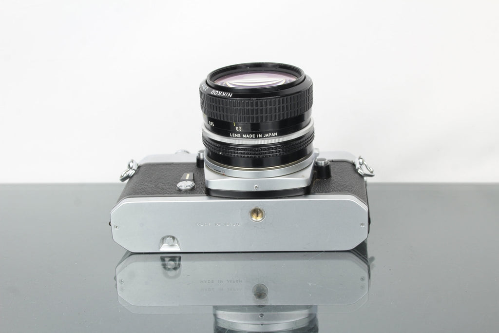 Nikkormat EL + 28mm 1:3.5 Nikkor lens - Dutch|Thrift