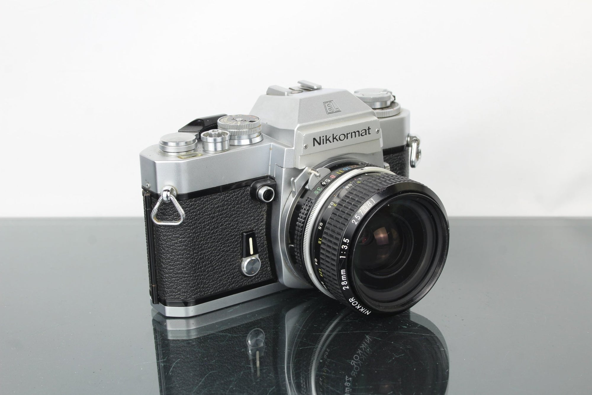 Nikkormat EL + 28mm 1:3.5 Nikkor lens - Dutch|Thrift