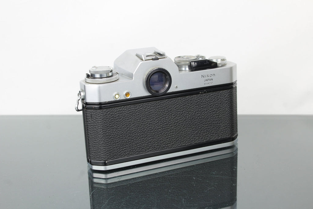 Nikkormat EL + 28mm 1:3.5 Nikkor lens - Dutch|Thrift