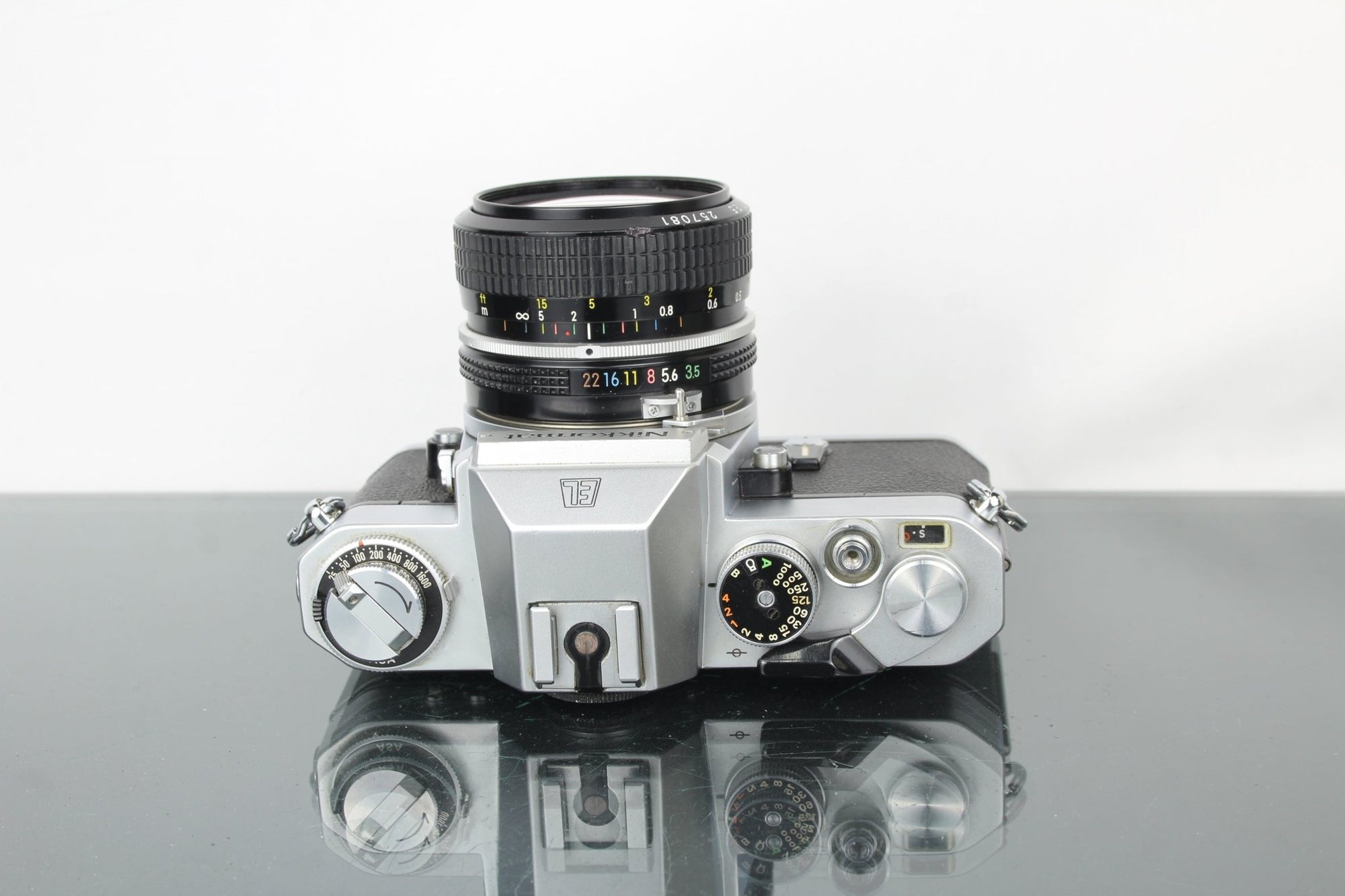 Nikkormat EL + 28mm 1:3.5 Nikkor lens - Dutch|Thrift