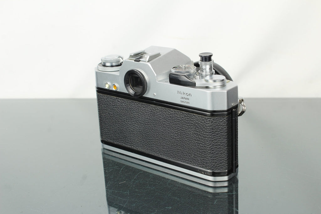 Nikkormat EL + 50mm 1:2 Nikon lens - Dutch|Thrift