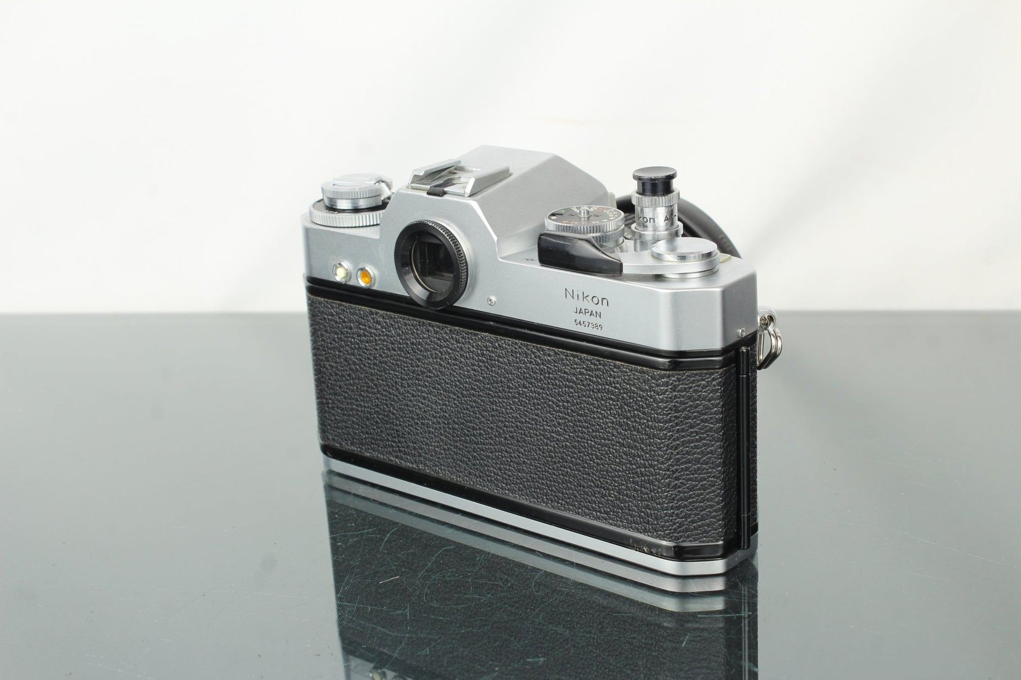 Nikkormat EL + 50mm 1:2 Nikon lens - Dutch|Thrift