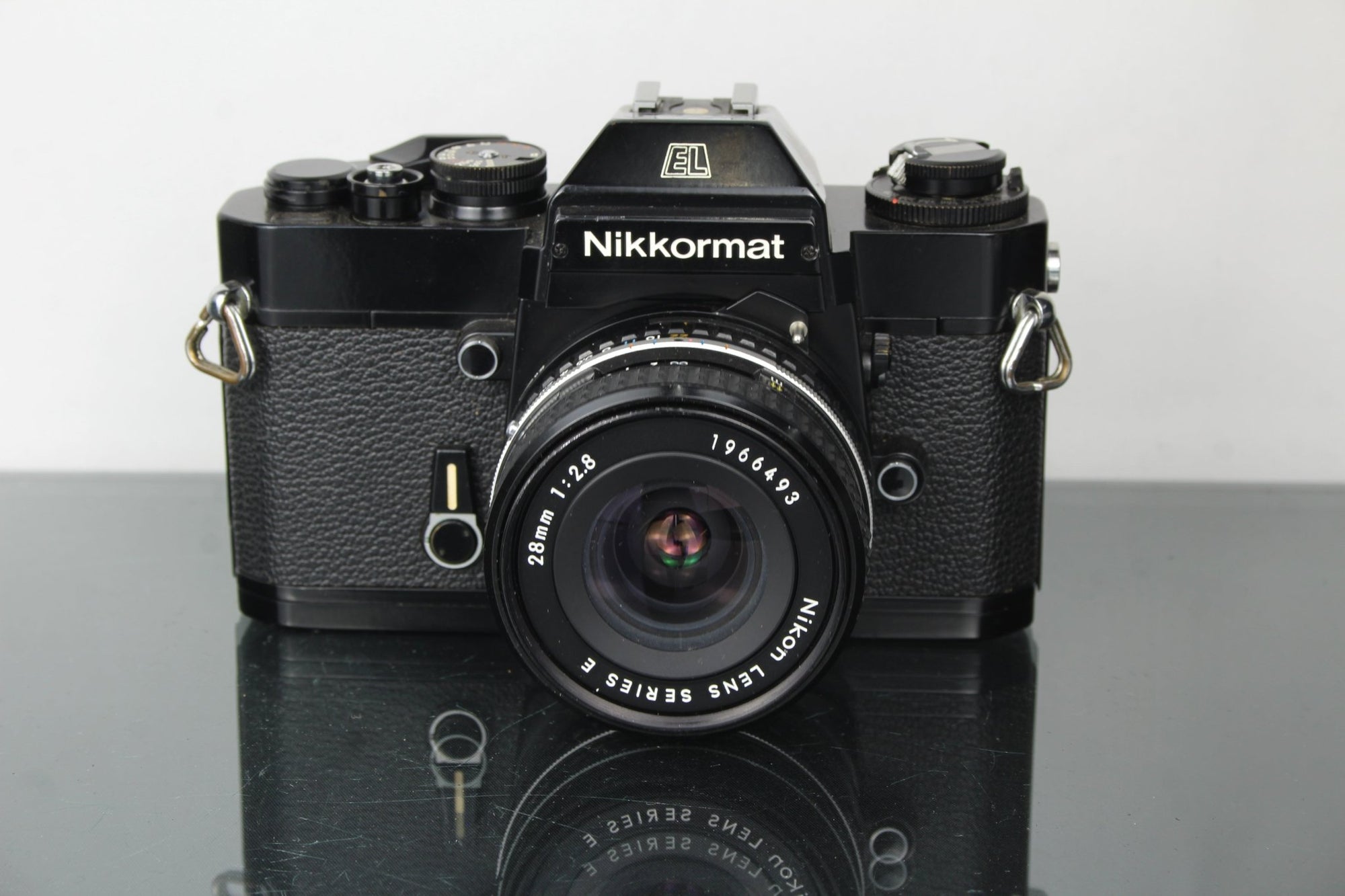 Nikkormat EL + Nikon E 28mm 2.8 lens (Nikon F mount) - Dutch|Thrift