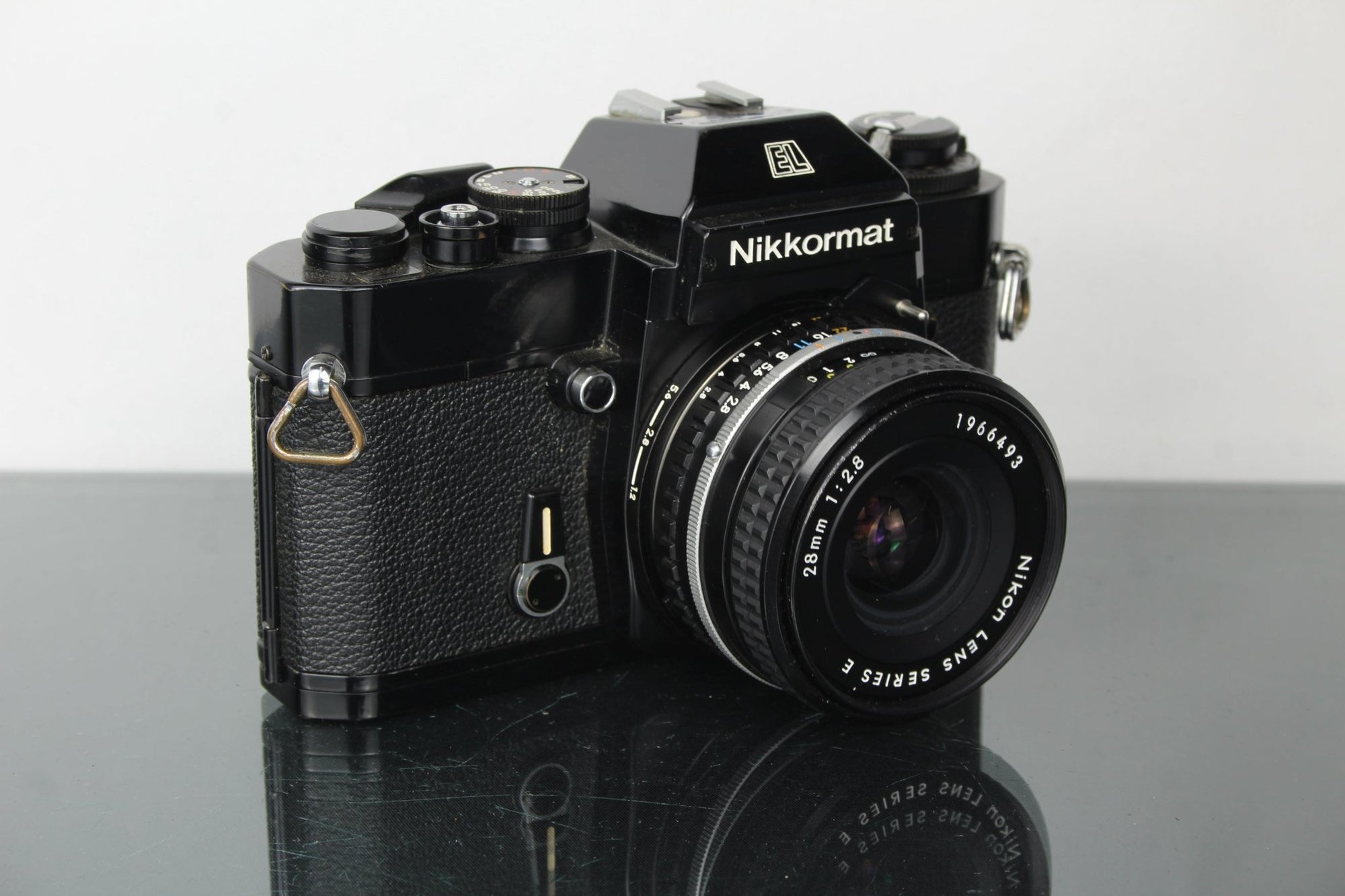 Nikkormat EL + Nikon E 28mm 2.8 lens (Nikon F mount) - Dutch|Thrift