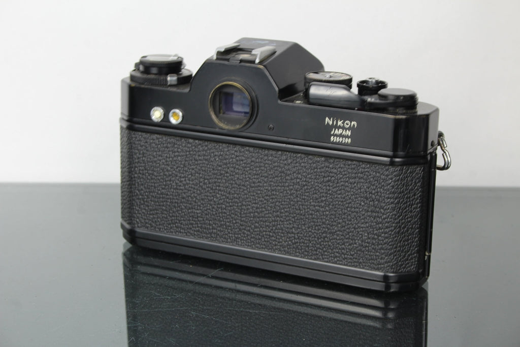 Nikkormat EL + Nikon E 28mm 2.8 lens (Nikon F mount) - Dutch|Thrift