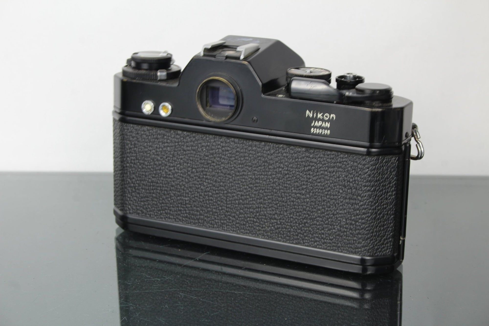 Nikkormat EL + Nikon E 28mm 2.8 lens (Nikon F mount) - Dutch|Thrift