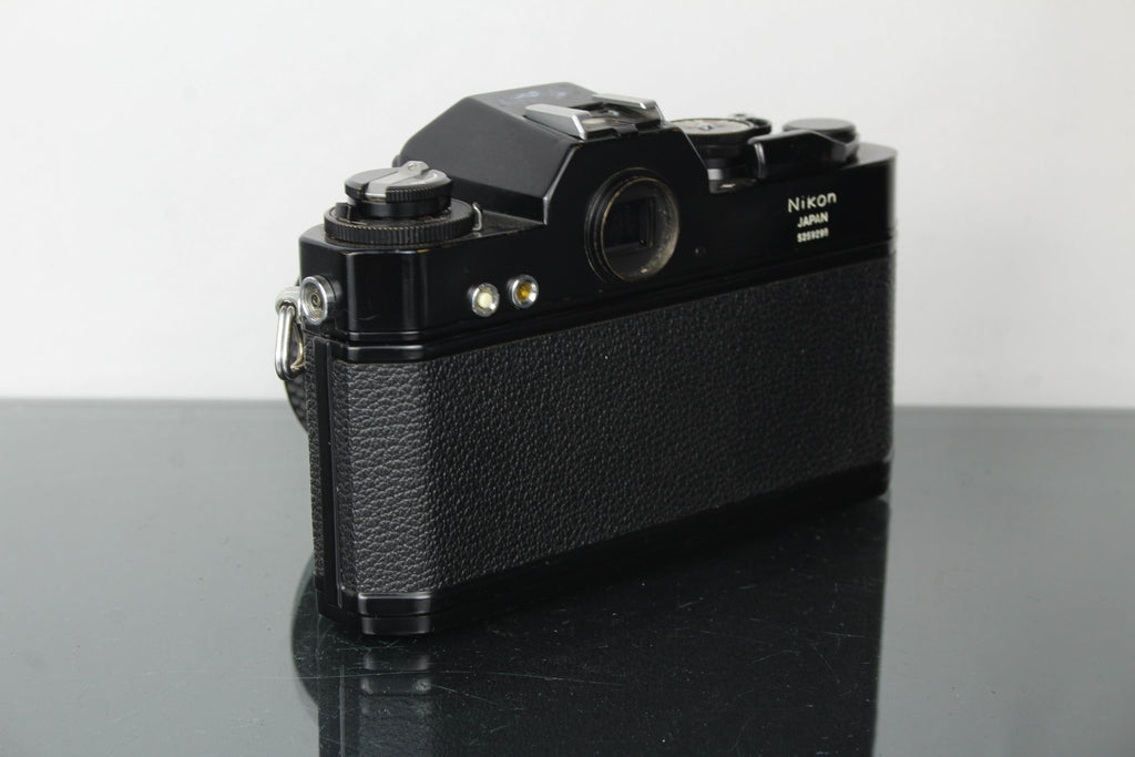 Nikkormat EL + Nikon E 28mm 2.8 lens (Nikon F mount) - Dutch|Thrift