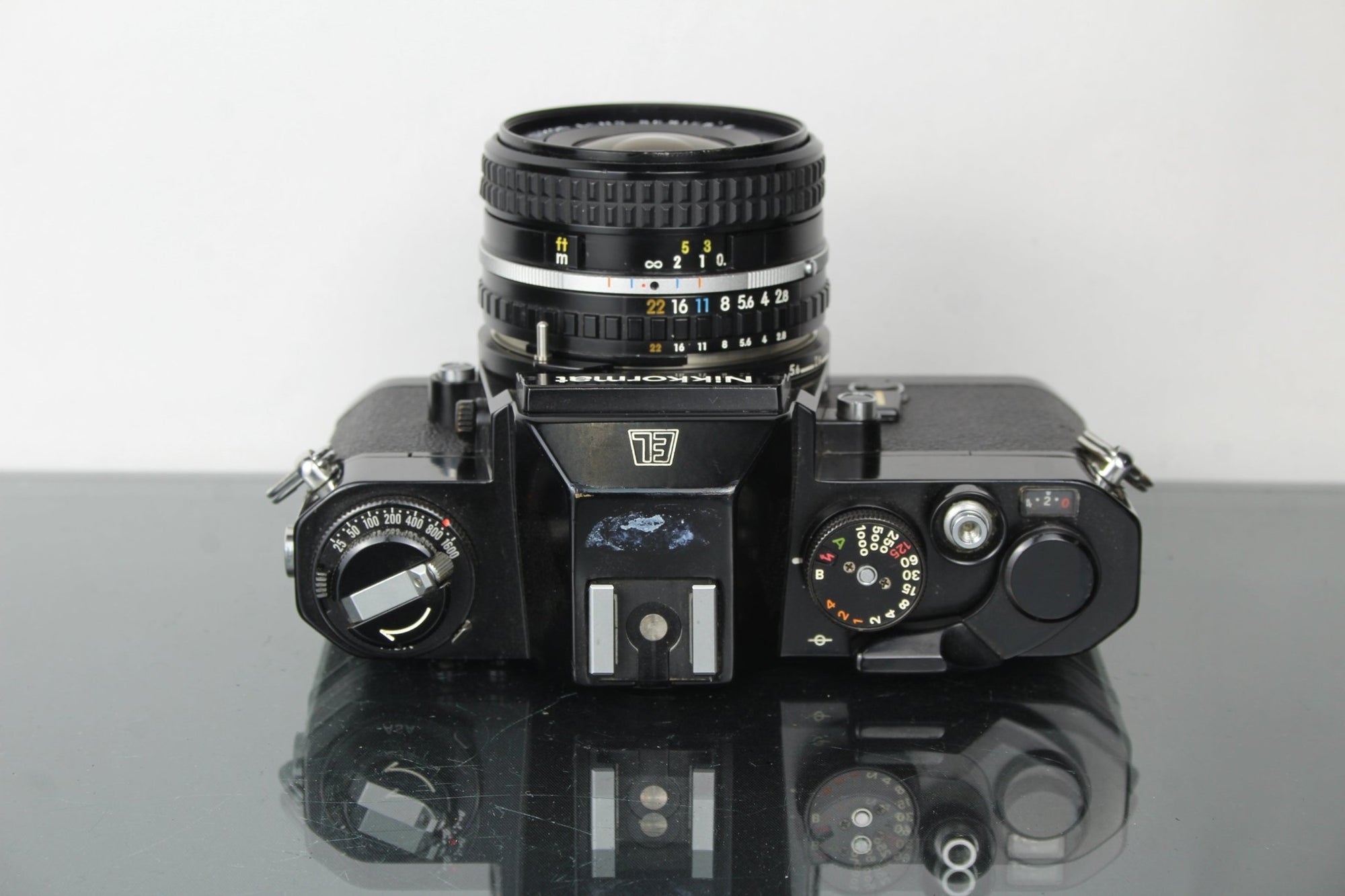 Nikkormat EL + Nikon E 28mm 2.8 lens (Nikon F mount) - Dutch|Thrift