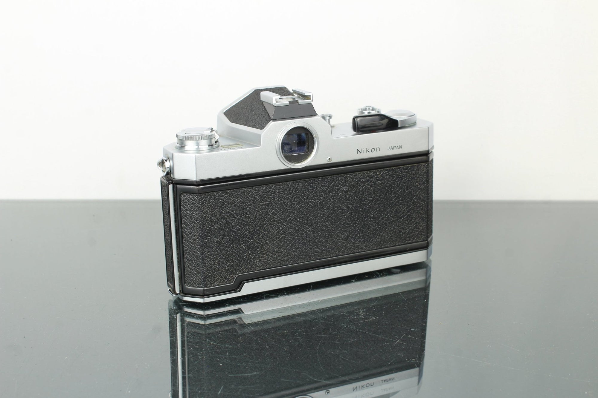 Nikkormat FT - 2 + 50mm 1:2 Nikkor lens - Dutch|Thrift