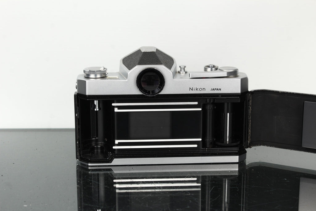 Nikkormat FT 3833076 + Nikon 28mm 1:3.5 - Dutch|Thrift