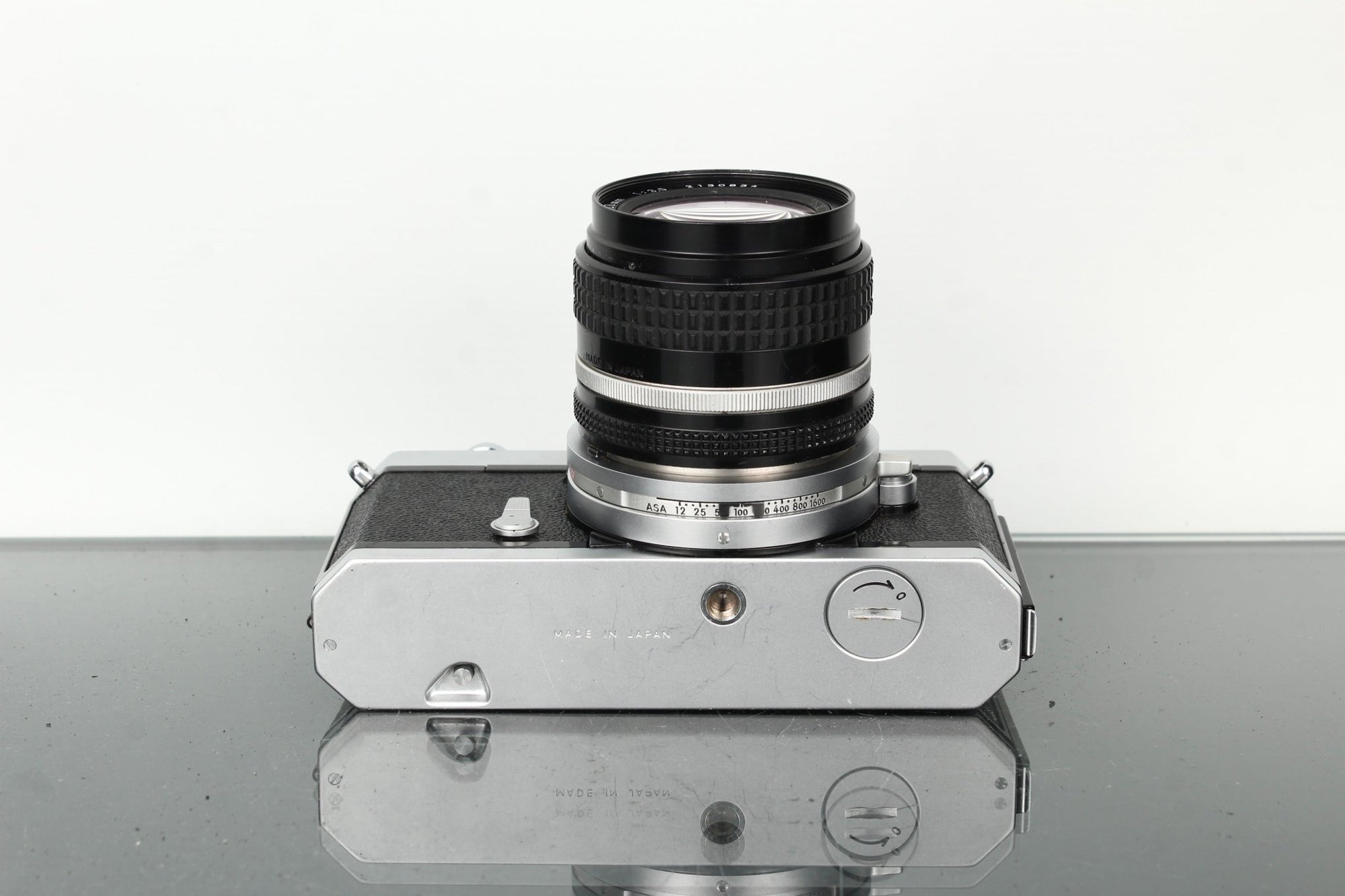 Nikkormat FT 3833076 + Nikon 28mm 1:3.5 - Dutch|Thrift