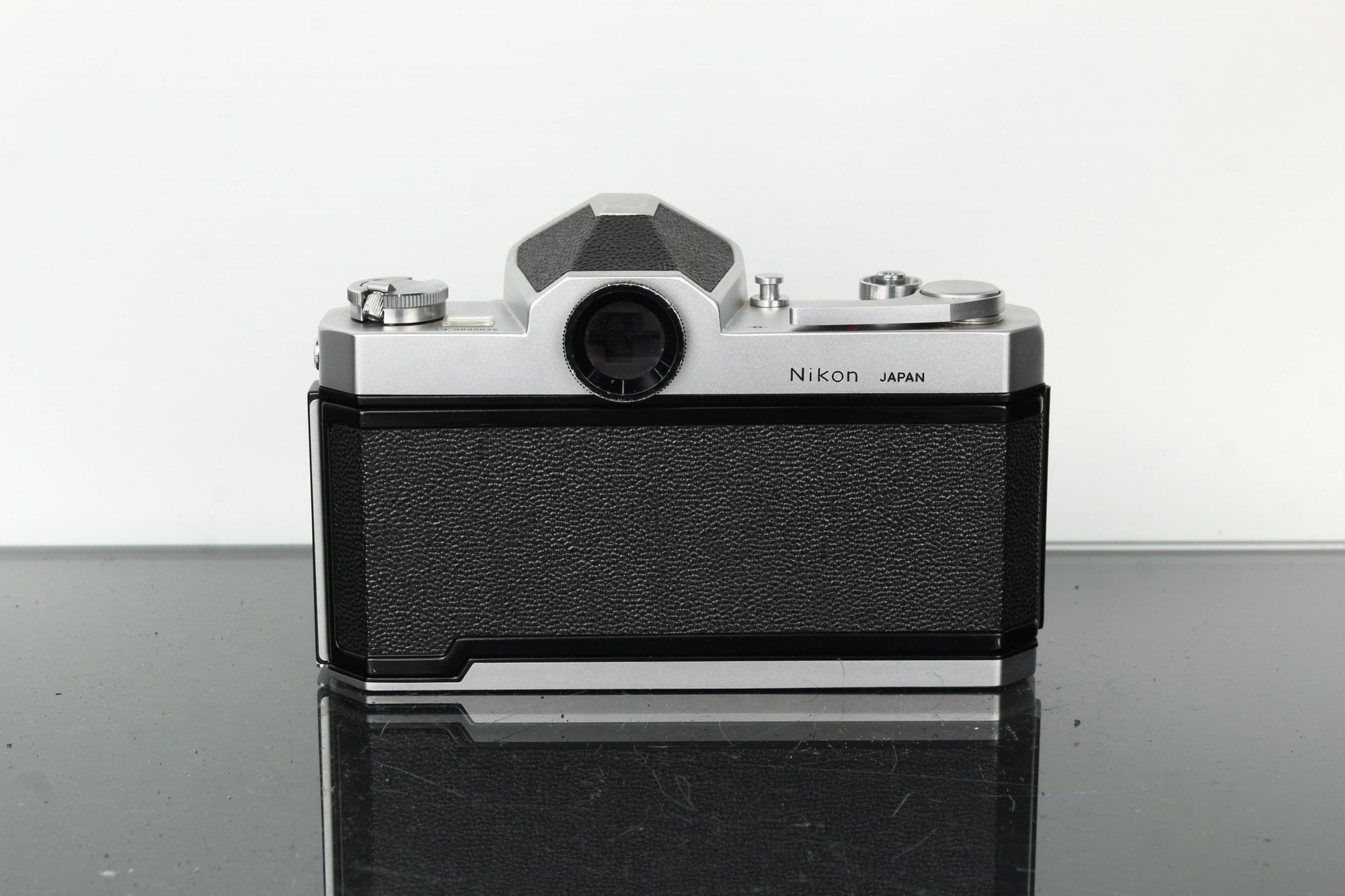 Nikkormat FT 3833076 + Nikon 28mm 1:3.5 - Dutch|Thrift