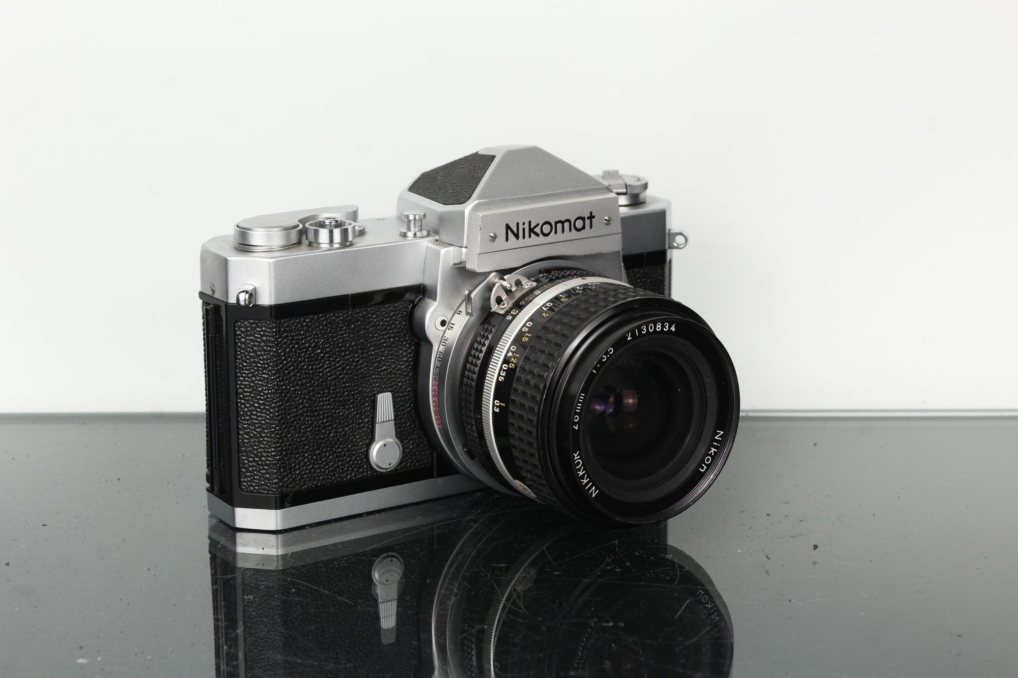 Nikkormat FT 3833076 + Nikon 28mm 1:3.5 - Dutch|Thrift