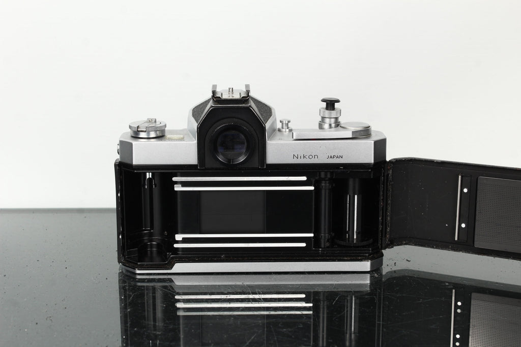 Nikkormat FT 4093080 + Nikkor 50mm f/2 - Dutch|Thrift