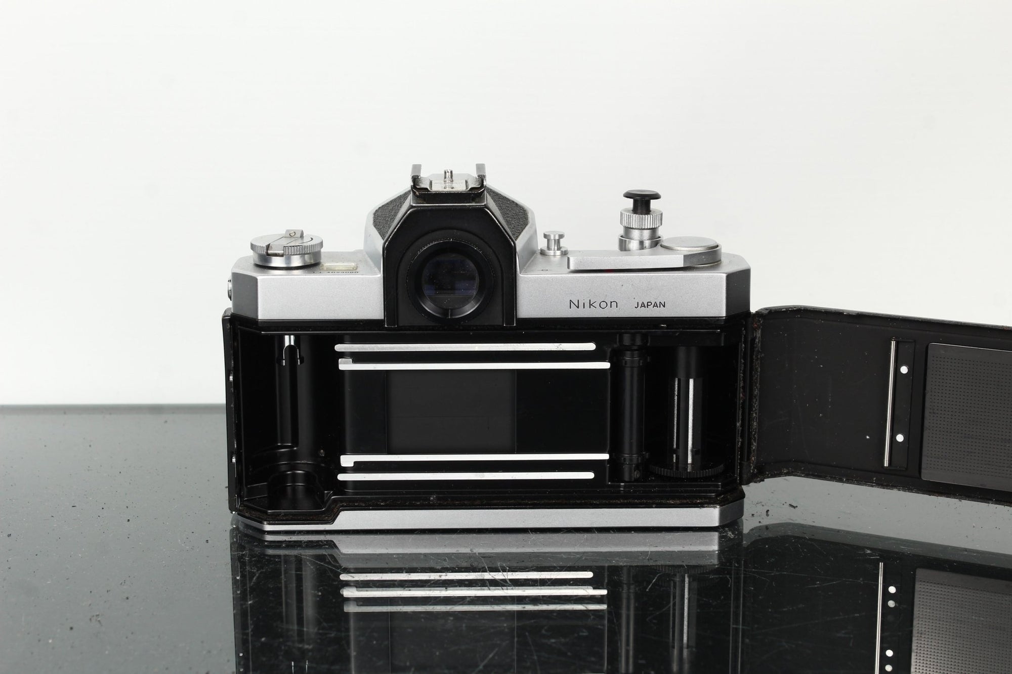 Nikkormat FT 4093080 + Nikkor 50mm f/2 - Dutch|Thrift
