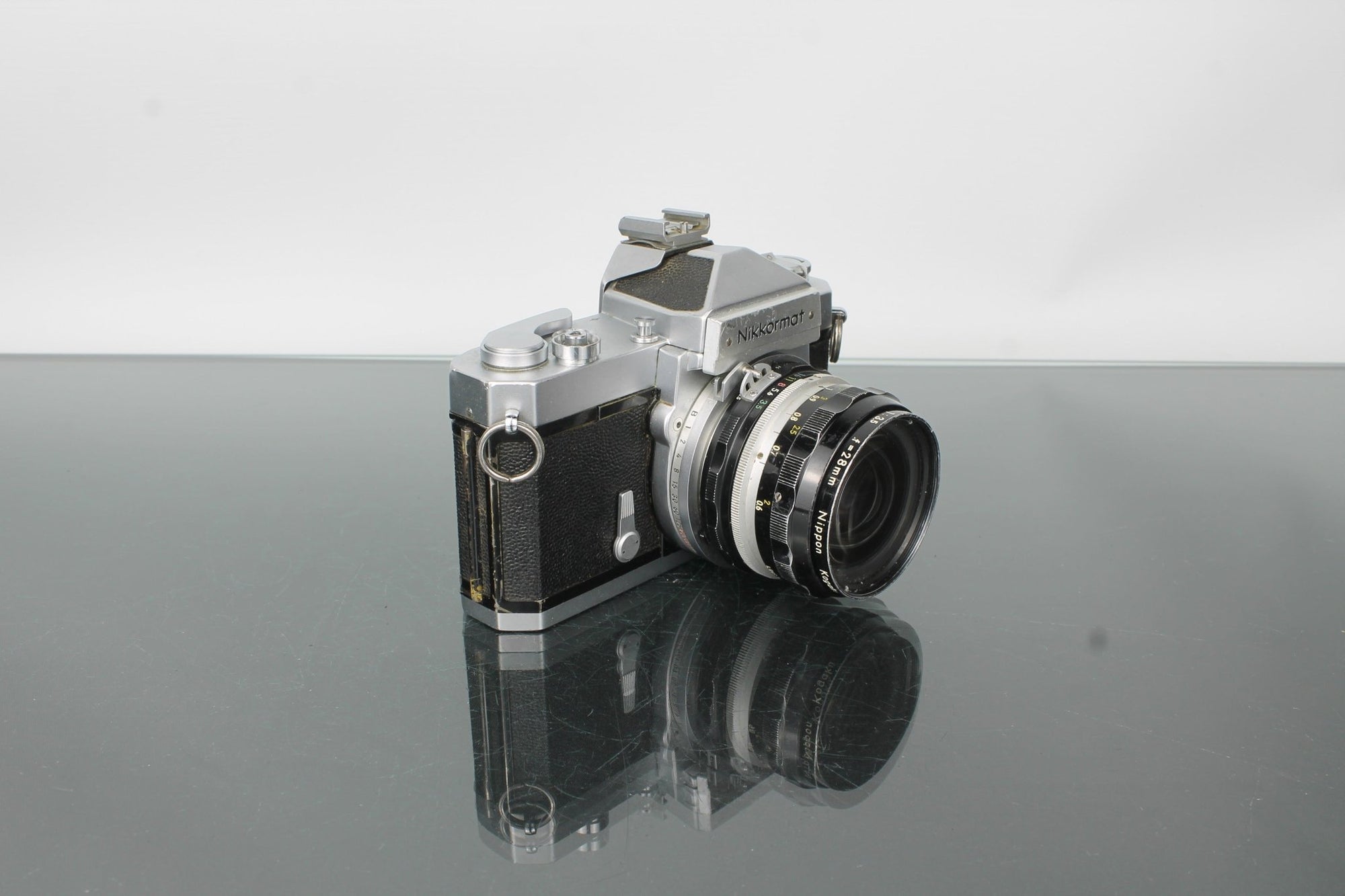 Nikkormat FT + Nikkor - H 28mm f/3.5 - Dutch|Thrift