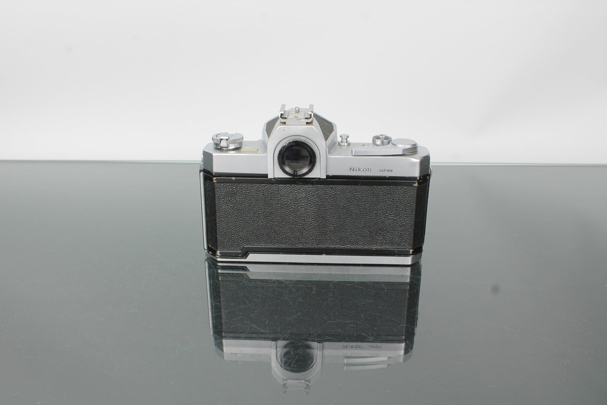 Nikkormat FT + Nikkor - H 28mm f/3.5 - Dutch|Thrift