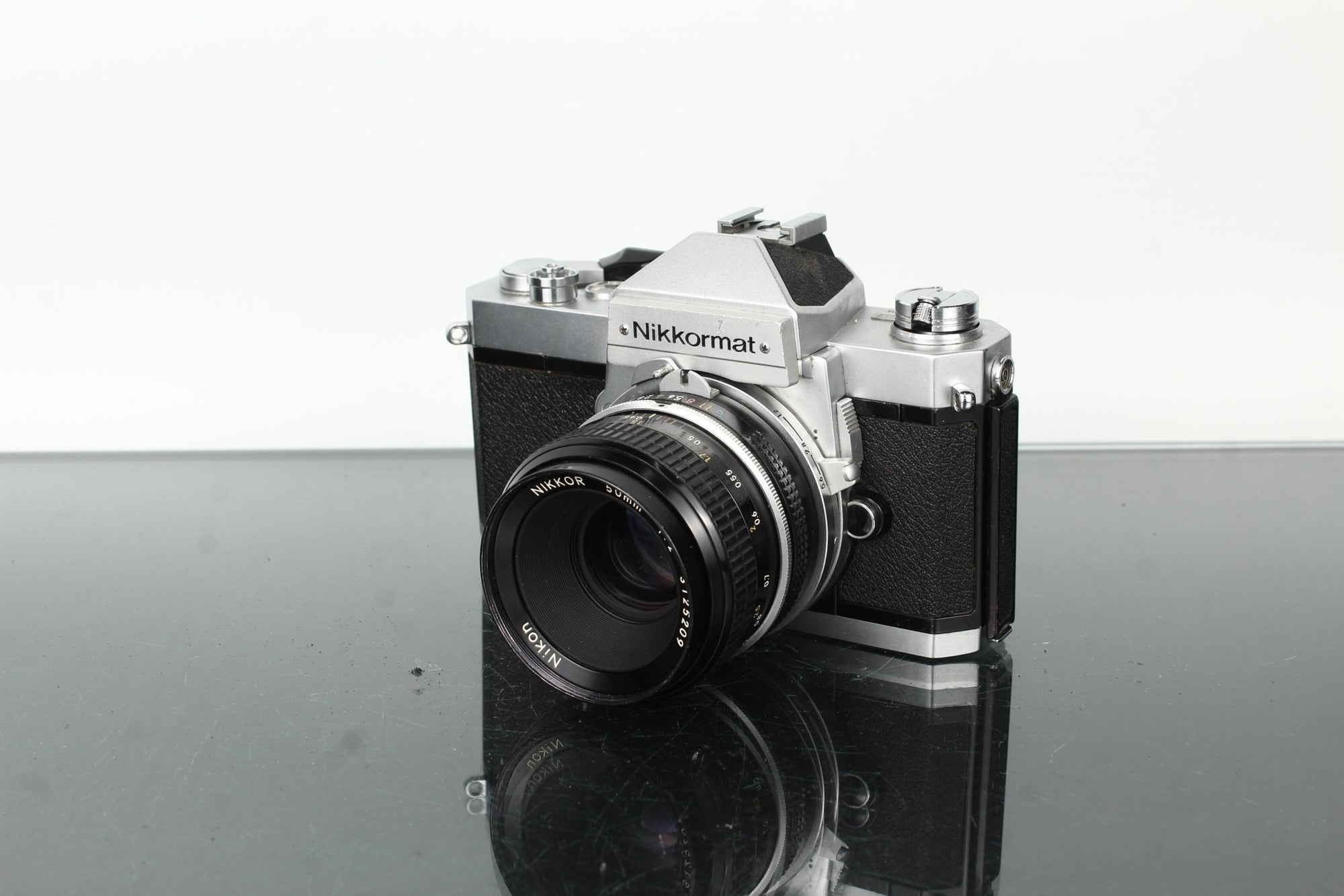 Nikkormat FT2 5031305 + Nikkor 50mm f/2 - Dutch|Thrift