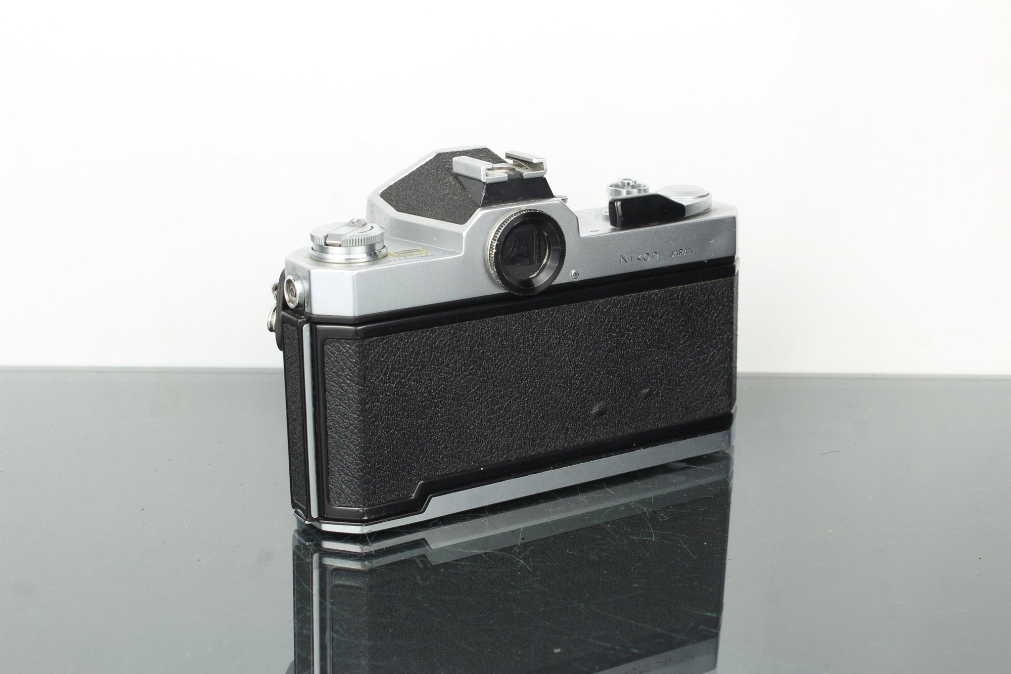 Nikkormat FT2 + 50mm 1:2 Nikkor lens - Dutch|Thrift